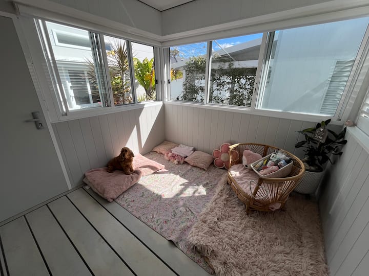 Poolside Bungalow + Doggie Retreat (Adult Only) - Diamond Beach