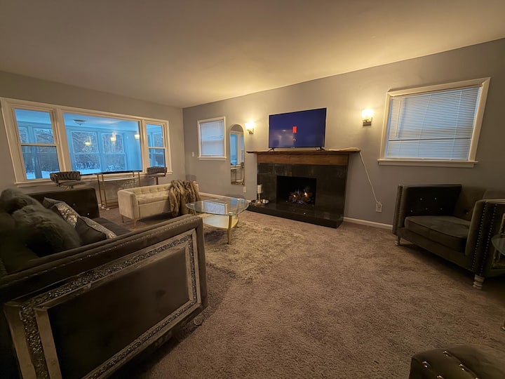 Thecreekhouse: 5br Sanctuary W/ Sunroom & Games - Rockford, IL