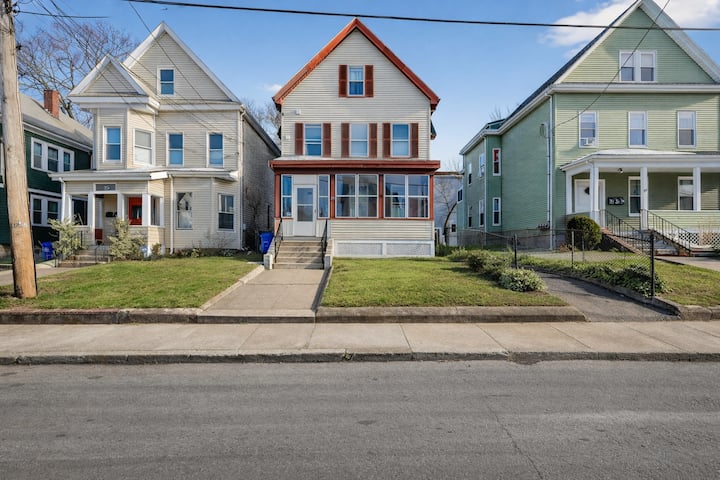 Cozy&spacious 7br Home In Malden + Free Parking - Massachusetts