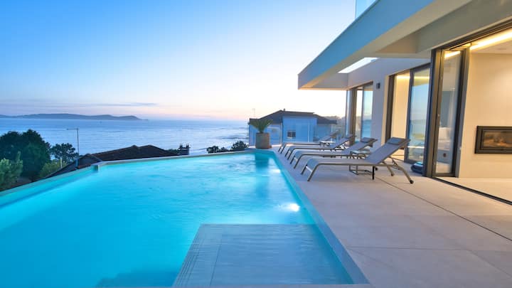 Luxury Villa Sanxenxo facing the sea· Heated pool