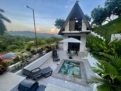 Top performing Airbnb: Country Chalet, Hot Tub, Air Conditioning in Apulo