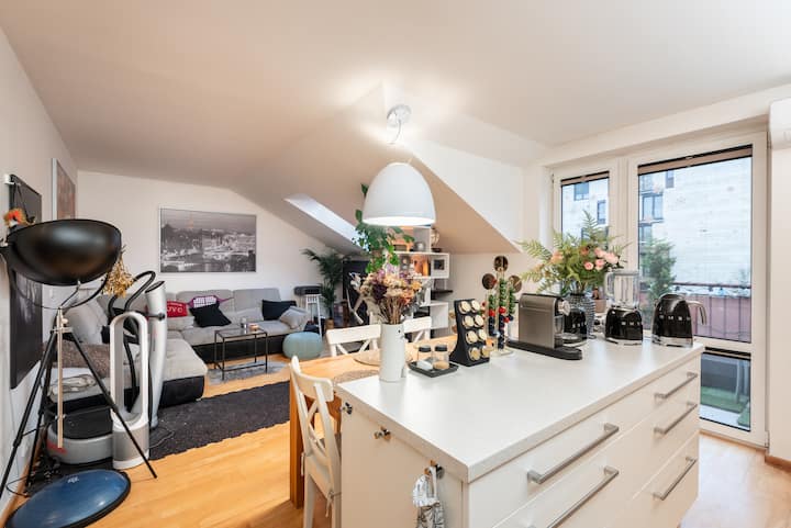 Quiet Apartment With Free Parking & Balcony - Praga