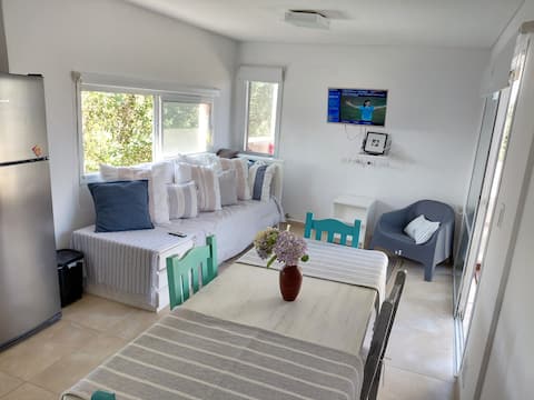 Anuncio de Airbnb popular: 50 meters from the beach, pergola, 2 balconies with views, and grill en Partido De Pinamar