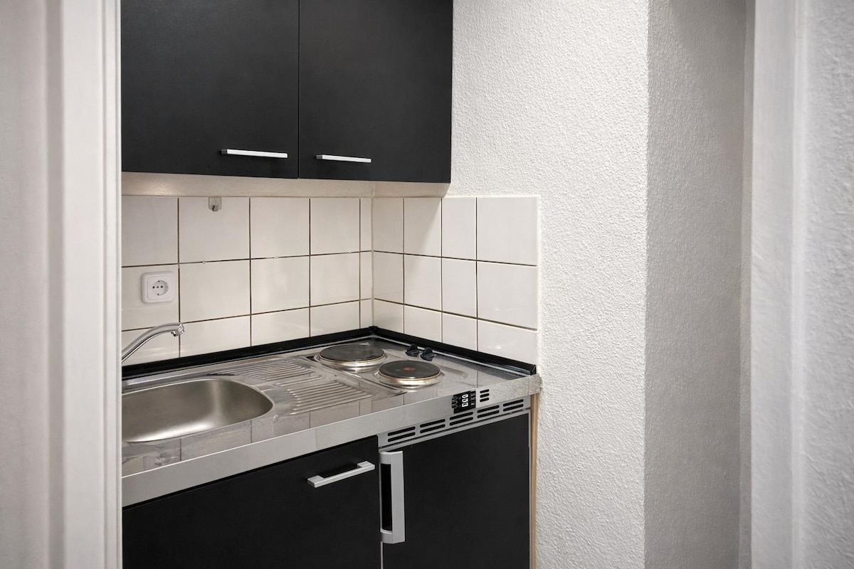 Popular Airbnb listing: HoliDeis | Studio | Cologne Messe Deutz in Deutz