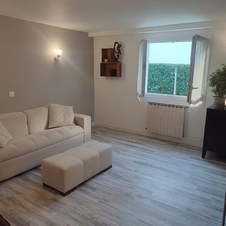 Appartement Au Rez-de-chaussée D'une Grande Maison - Bayonne