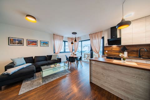 Successful Airbnb property: Flex SelfCheckIns 213 /2 Bedrooms/ Parking /Loggia in Podsused Vrapče