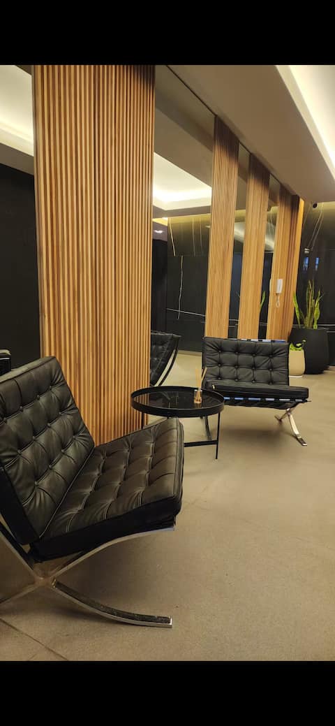 Top Airbnb: Modern studio, strategic location en Comuna 3