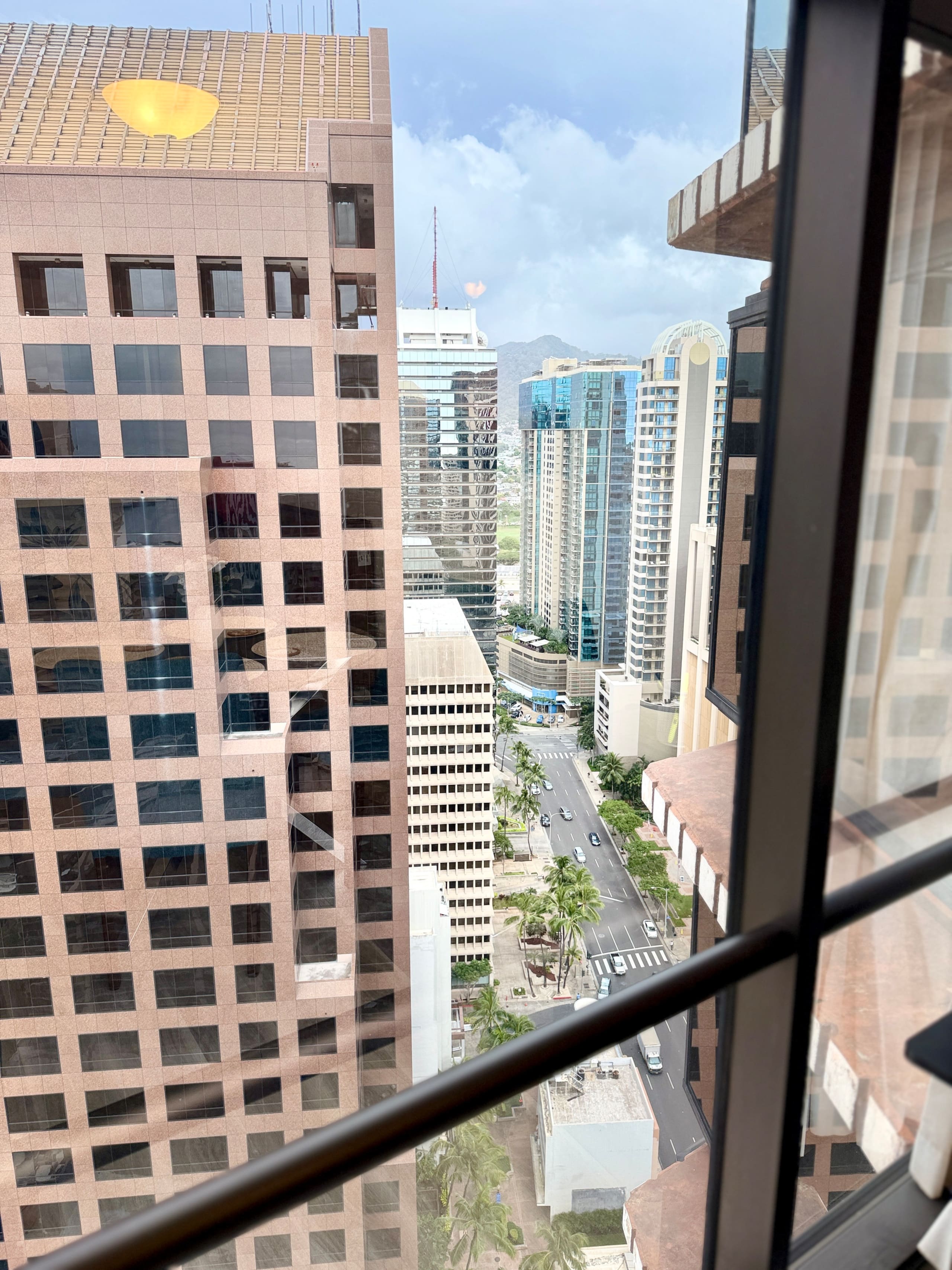 Honolulu Ocean View Condo w/ Free Parking - Image 6