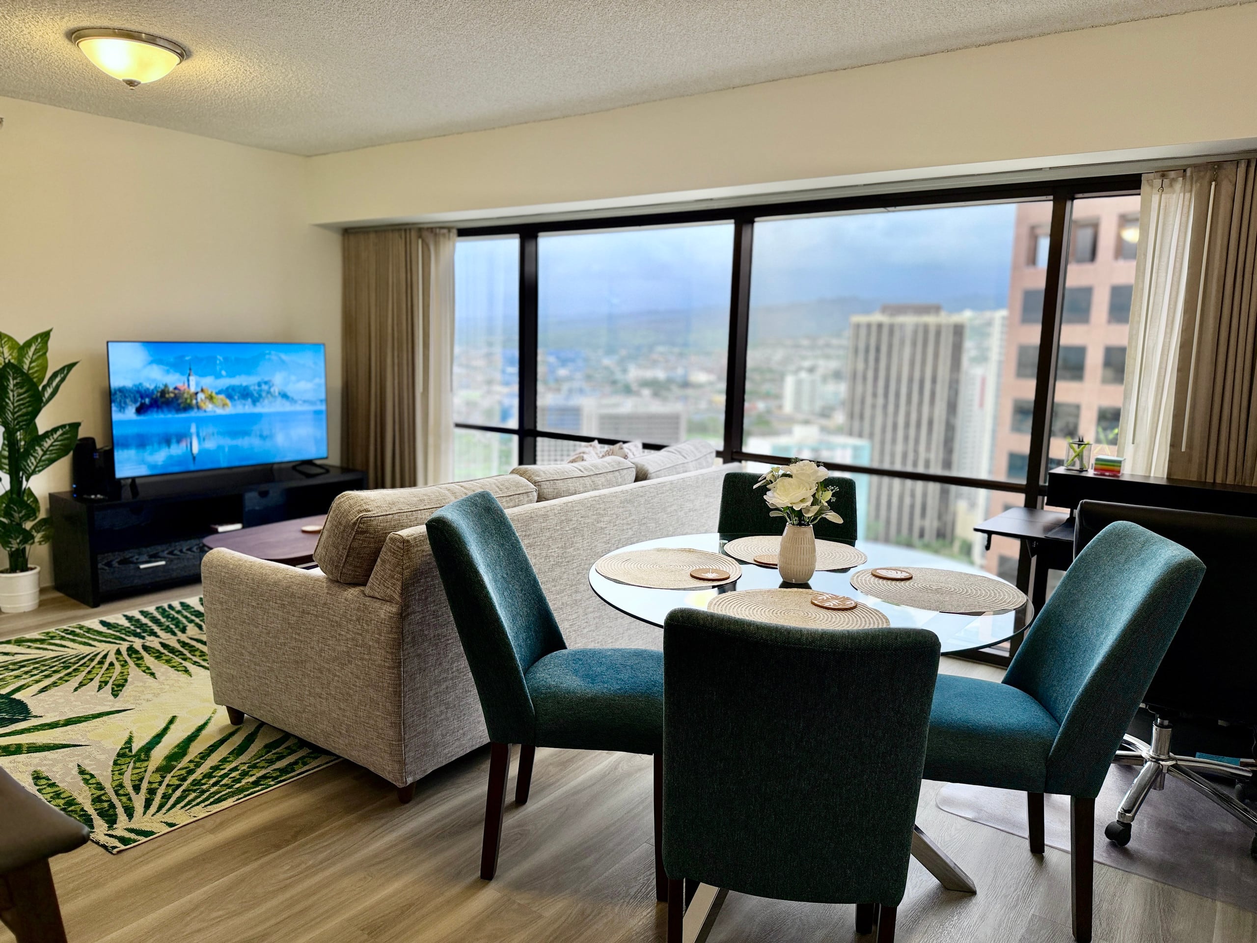 Honolulu Ocean View Condo w/ Free Parking - Image 2