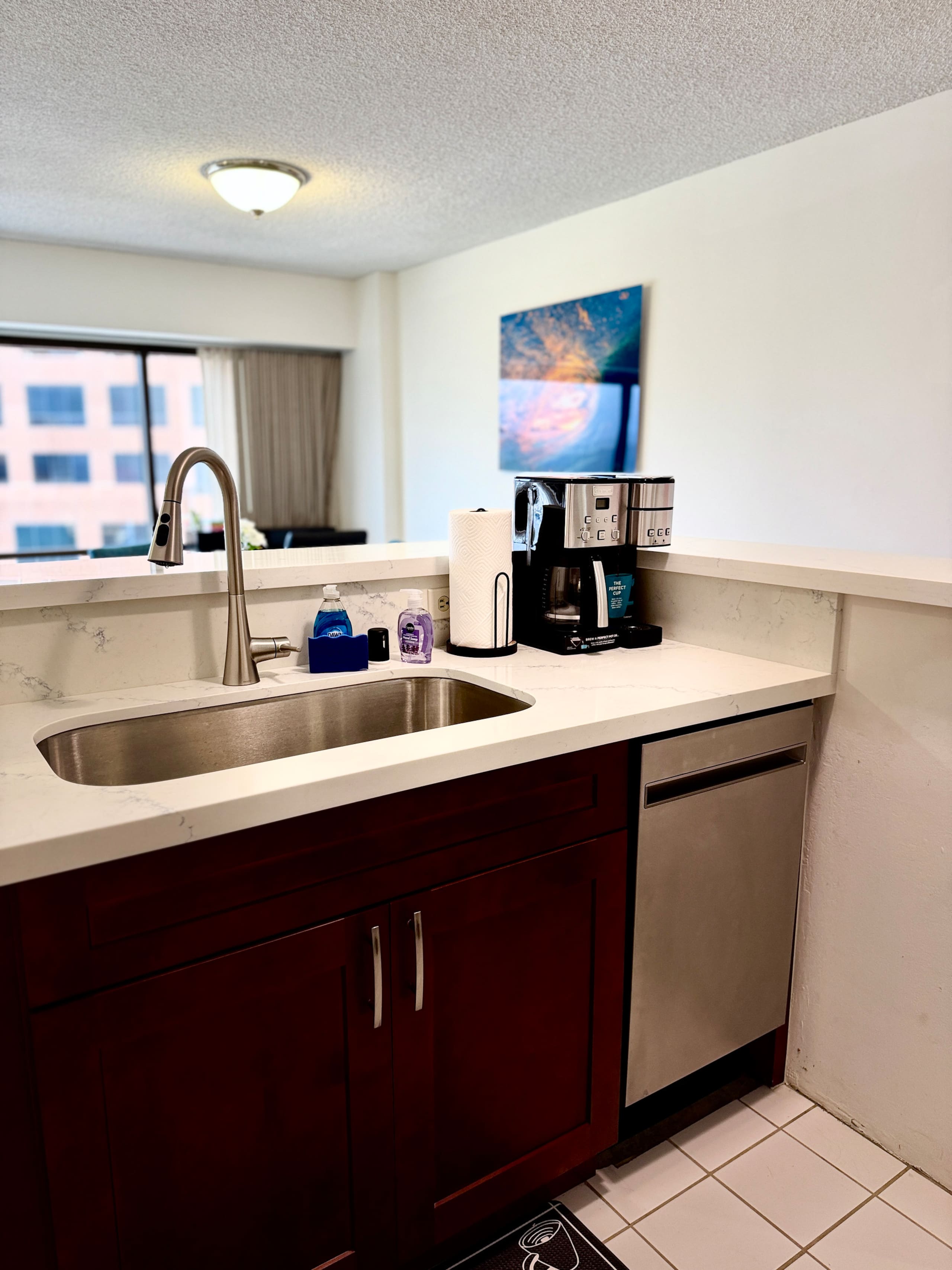 Honolulu Ocean View Condo w/ Free Parking - Image 9
