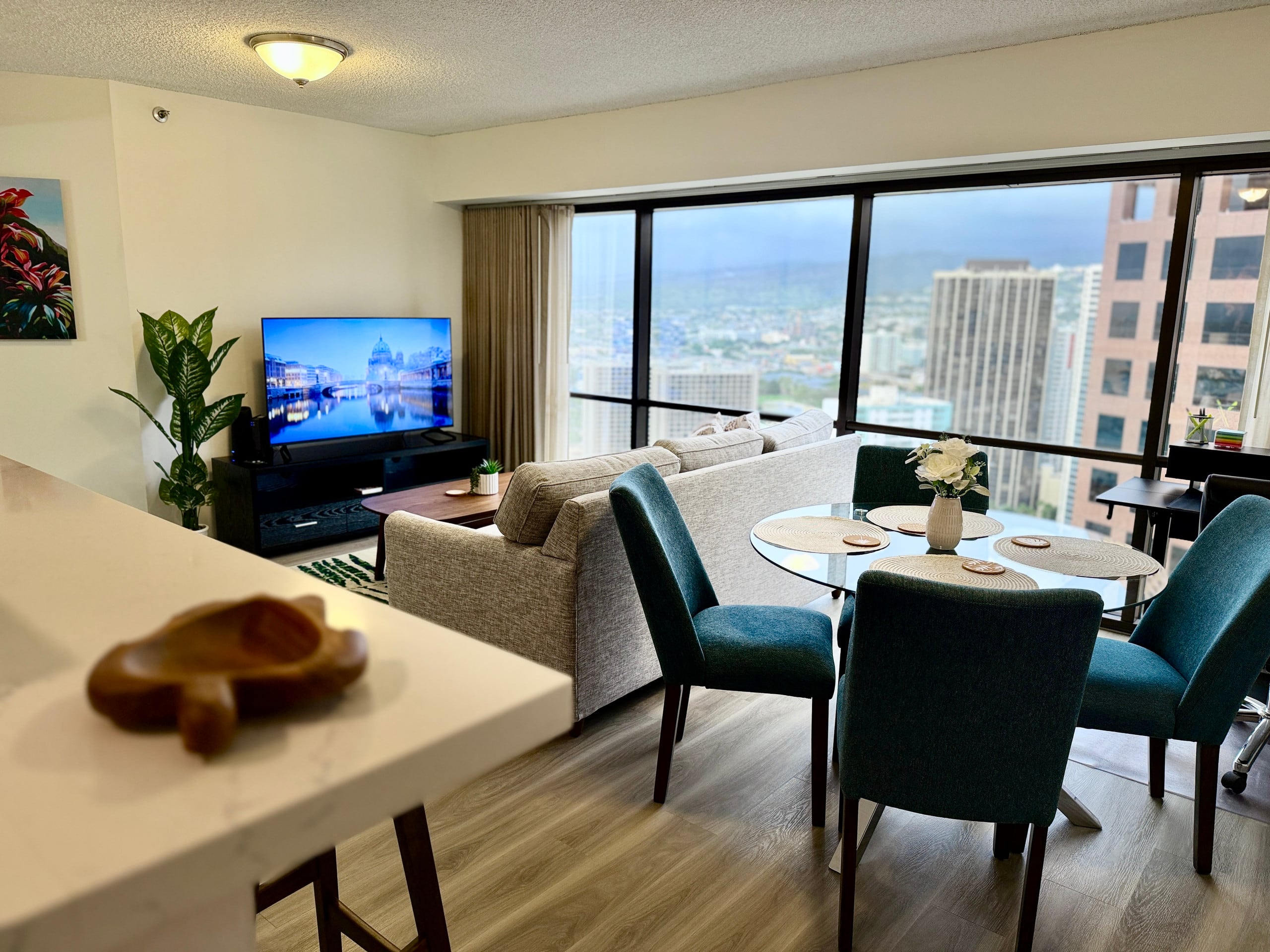 Honolulu Ocean View Condo w/ Free Parking - Image 1