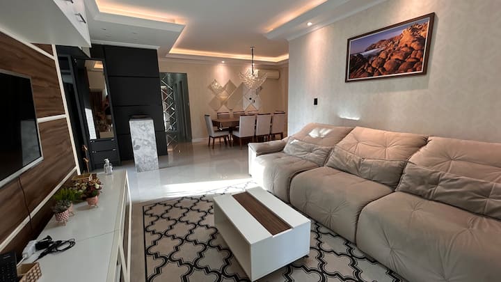 Apartamento Amplo Em Meia Praia - Itapema