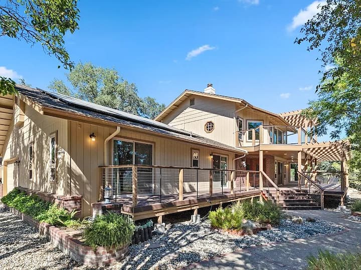Stargazing Retreat W/ Hot Tub Near Yosemite - Bass Lake, CA
