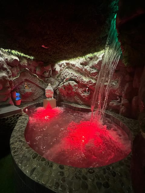 Luxury Cave Suite with Private Jacuzzi