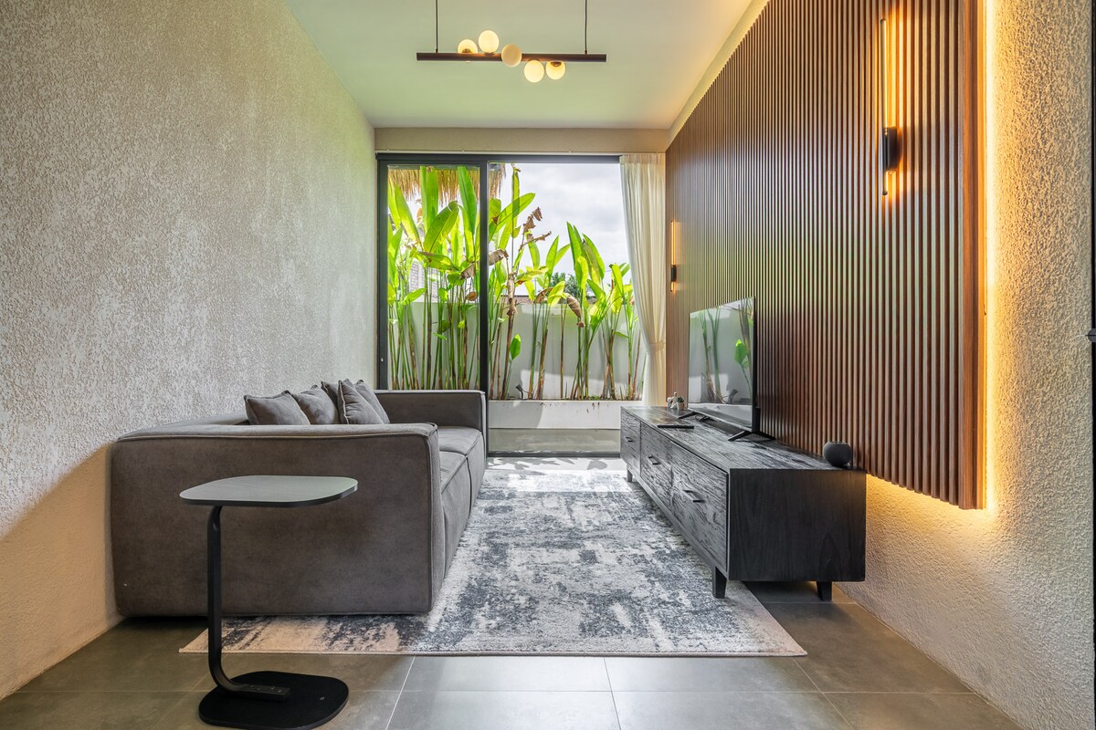 Townhouse in Kuta Utara · ★4.8 · 1 bedroom · 2 beds · 1 private bath, сопоставимый объект Airbnb