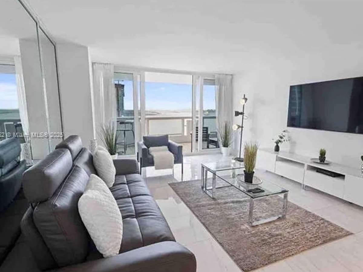 Photo inspiration: Picture Idea: Luxury Bayview Penthouse Near Brickell Beach