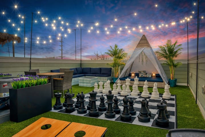 The Pink Palace: Rooftop Hot Tub, 10 Min Broadway - Nashville, TN