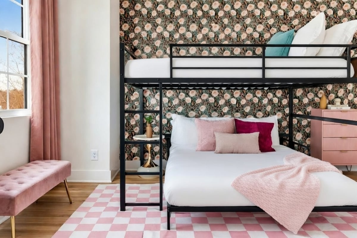 The Pink Palace: Rooftop Hot Tub, 10 min Broadway - Houses for