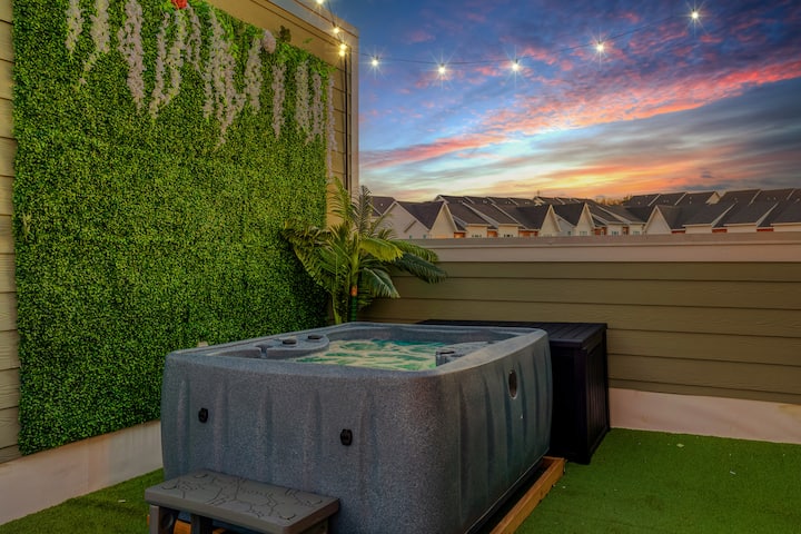 The Pink Palace: Rooftop Hot Tub, 10 min Broadway - Houses for