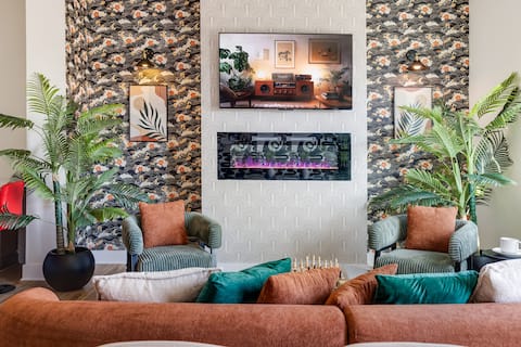 Top performing Airbnb: The Tiki Oasis |Hot Tub ·Pool Table ·Rooftop Views in Bordeaux Whites Creek Haynes Trinity