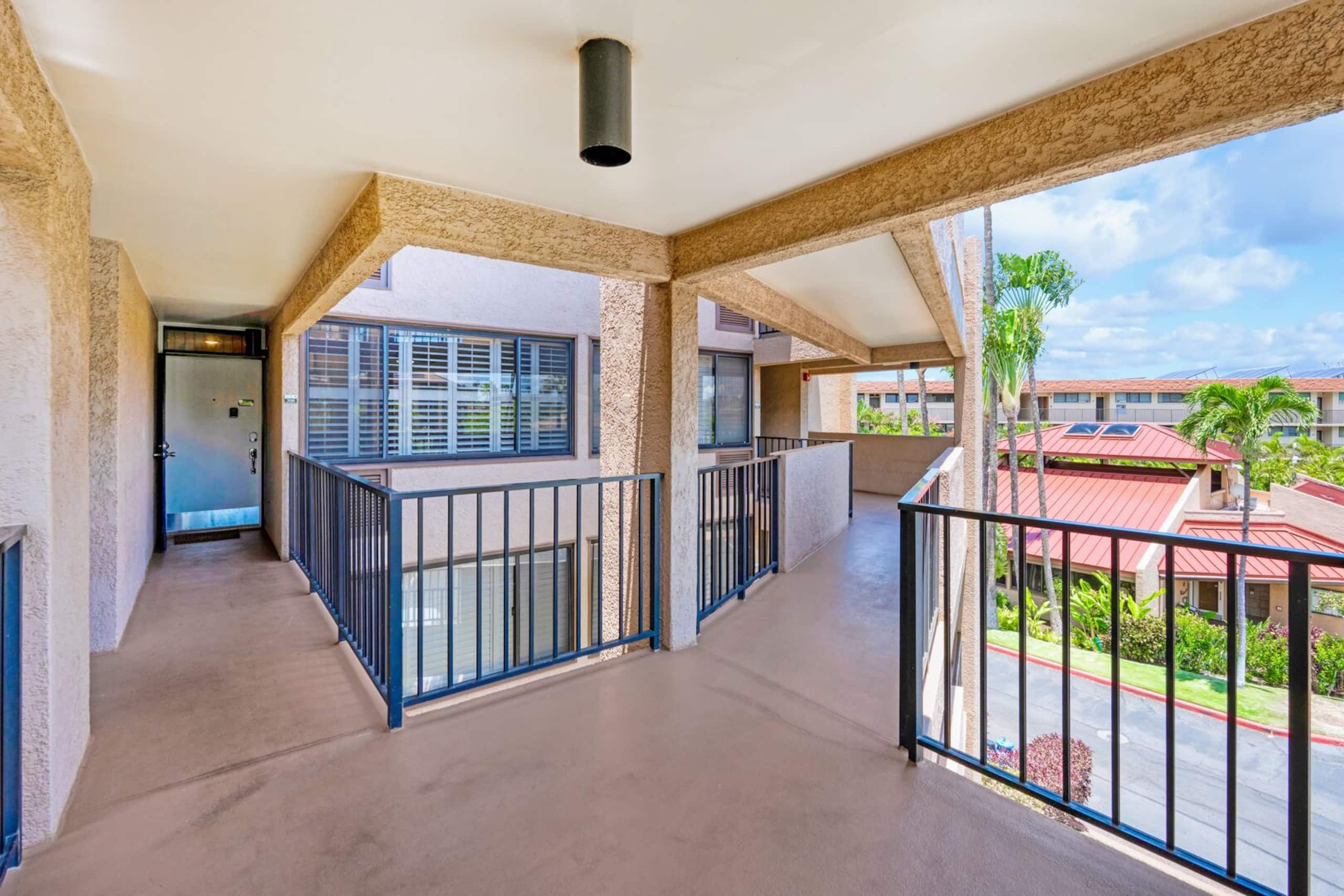 Ocean view near Beach - Kamaole Sands 1-306 - Image 34