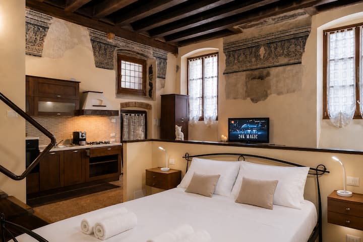 Palazzo Degli Affreschi - Suite Arena - Verona