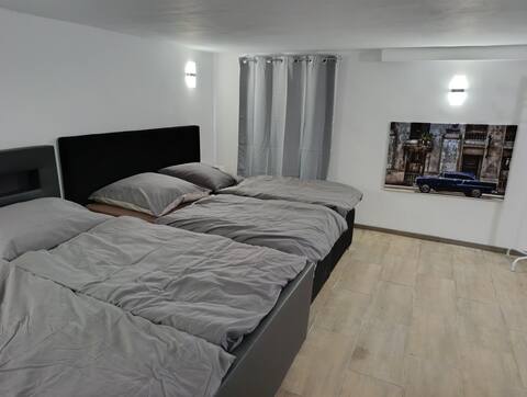 Leistungsstarkes Airbnb: 100 qm,3 zim Apart,24h Check-in, free park, küche in Groß Buchholz