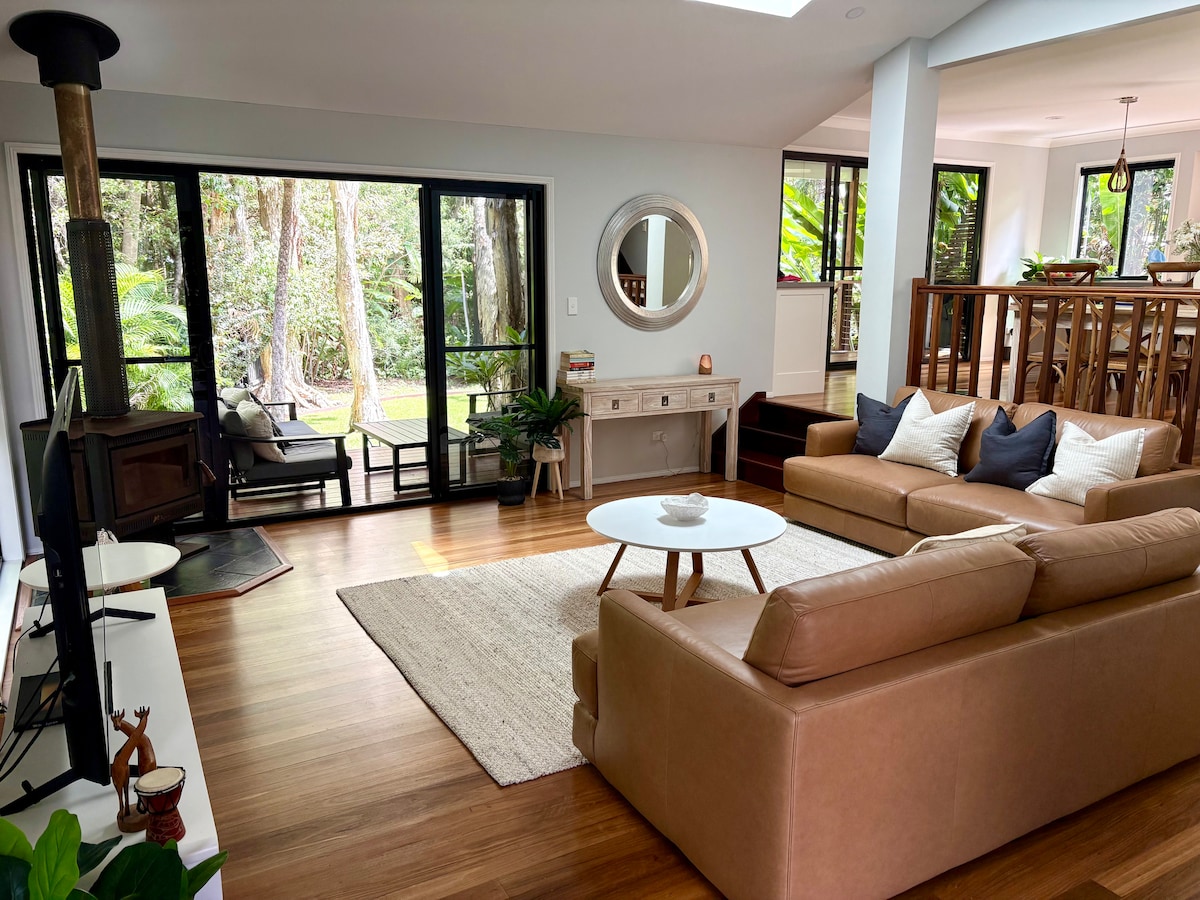 Top performing Airbnb: Walk to beach & shops - Private & peaceful @ Byron in Byron Shire Council