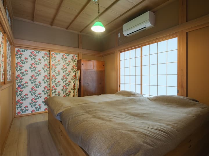 フローリング　6畳間