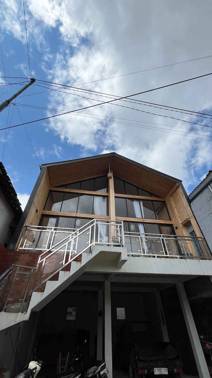 Family Getaway In Dieng: Private Kitchen & Balcony - Dieng