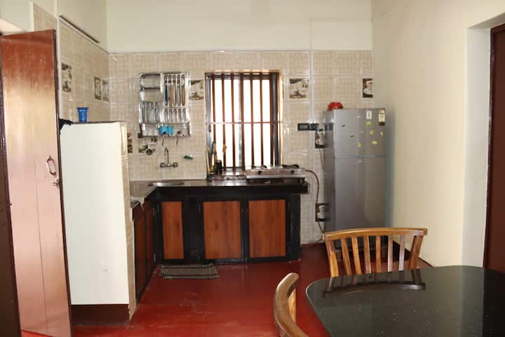 Dining area image 1