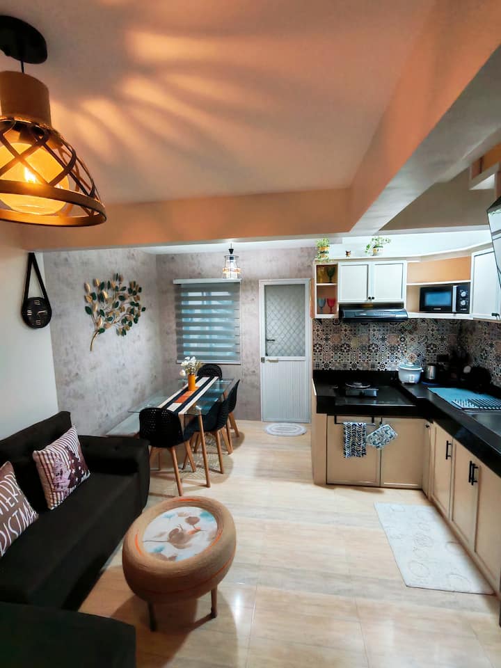 2br Townhouse With Mayon View Cozy & Relaxing - Legazpia