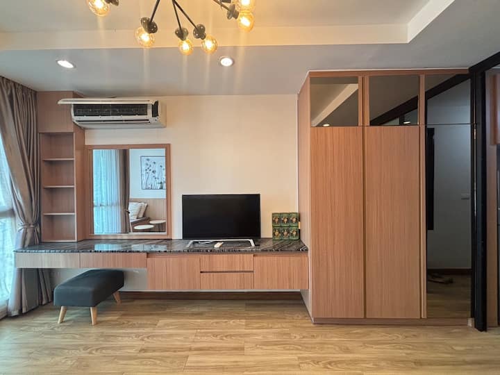 Workspace evidence from Full SeaView Stylish Ladda Plus Condo in Sriracha