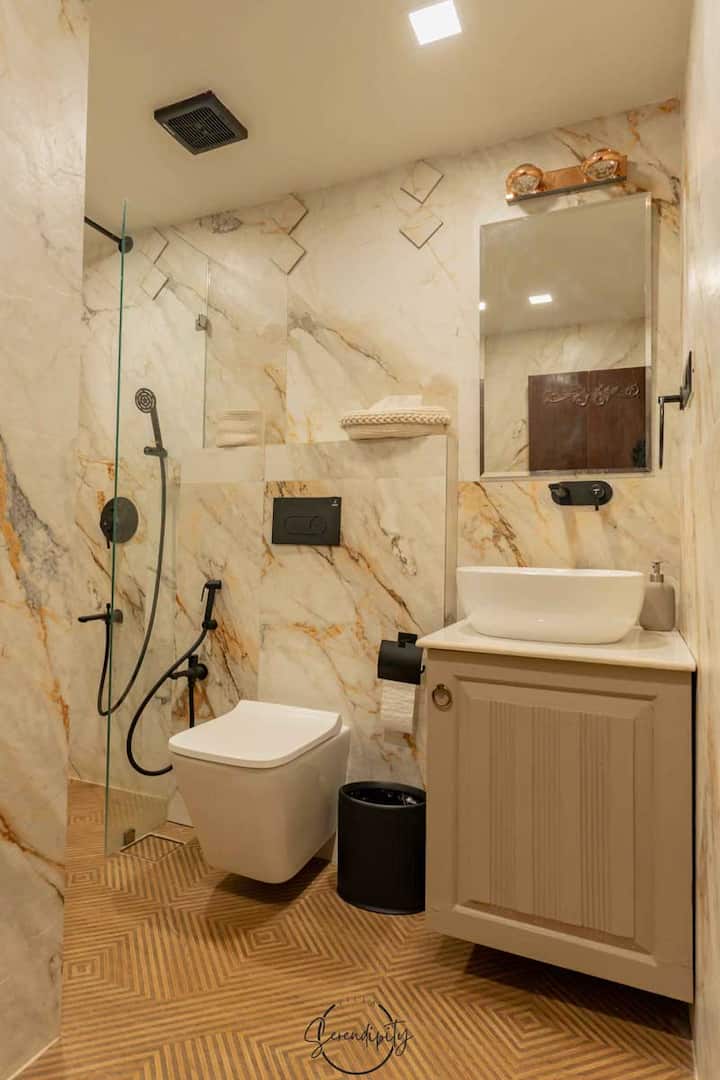 Full bathroom 4 image 1