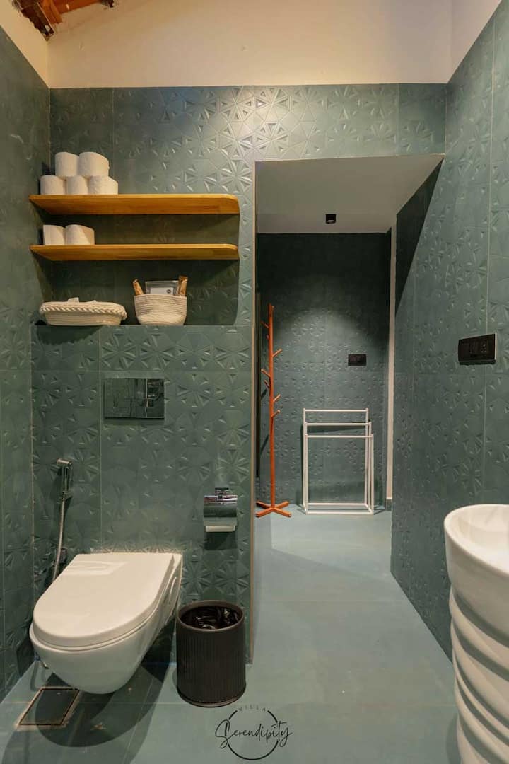 Full bathroom 3 image 1