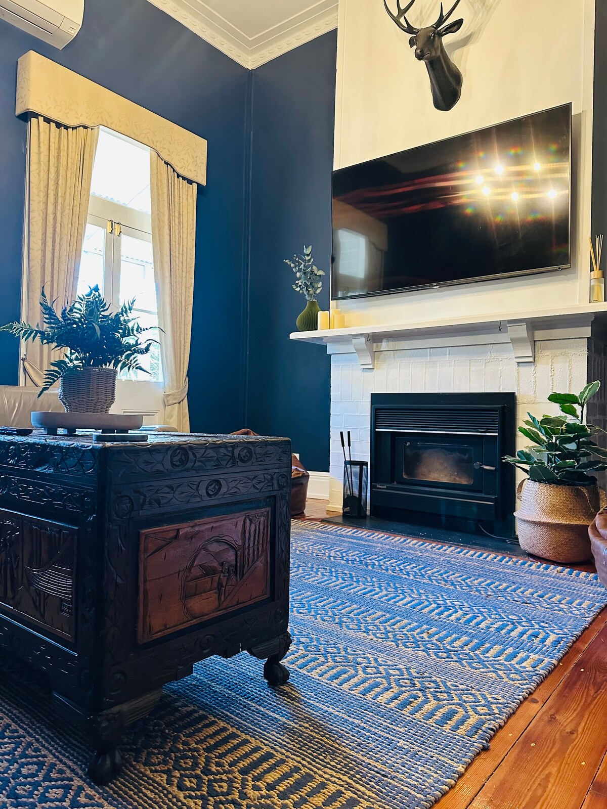 Popular Airbnb listing: Manor on Lewis in City Of Kalgoorlie Boulder