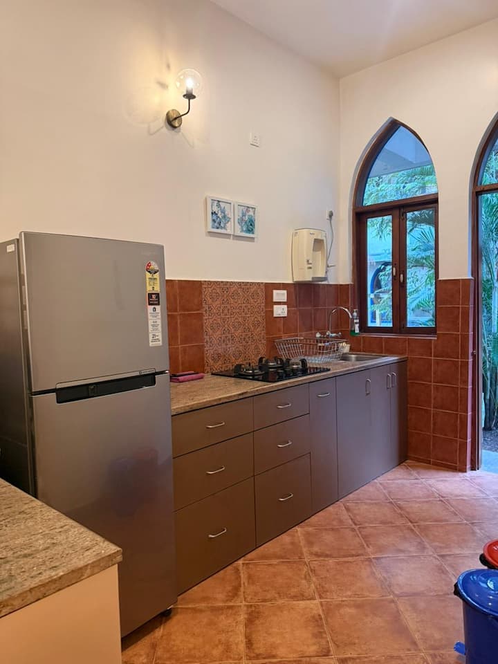 Full kitchen image 2