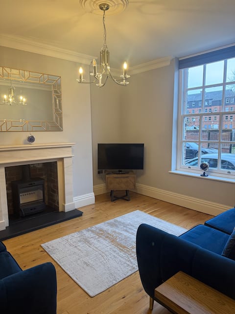 Popular Airbnb listing: Modern 4-Bed in the Heart of Liverpool in Princes Park