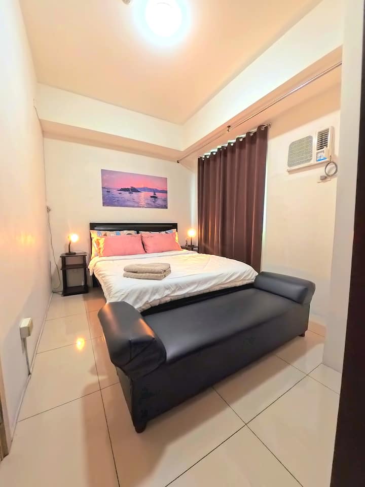 Cozy Corner Unit | Balcony With Pool & City View - Makati