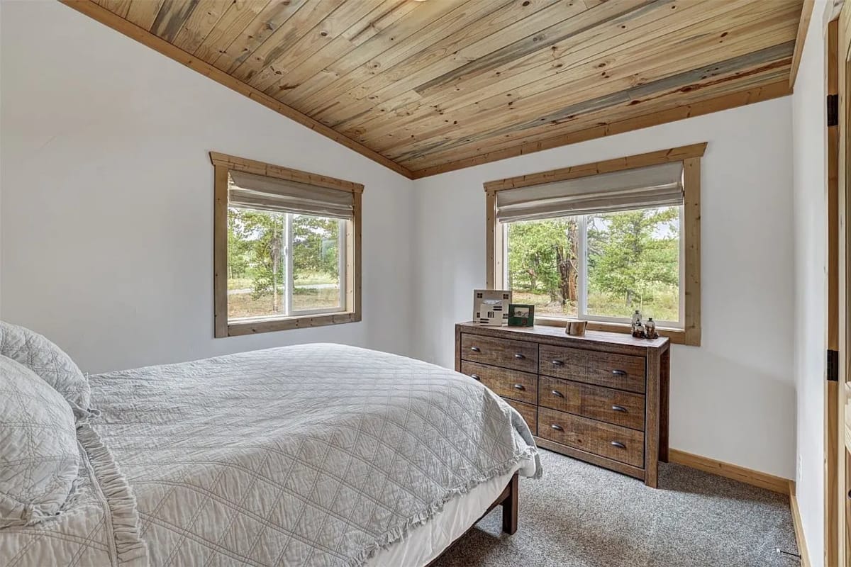 Second bedroom with queen bed