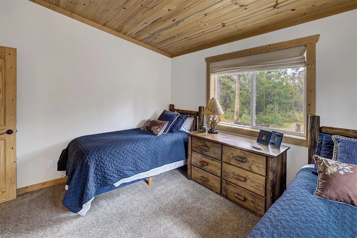 Third bedroom with two single beds
