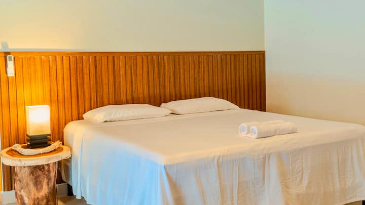 Suite 2, with ample space, ideal for couples seeking privacy and comfort. It has premium sheets and pillows, a rug at the foot of the bed, and a night table with a lamp for a more cozy atmosphere.

It has a private bathroom.