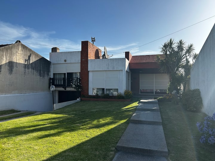 Hermosa Casa A Pasos Del Mar - Miramar