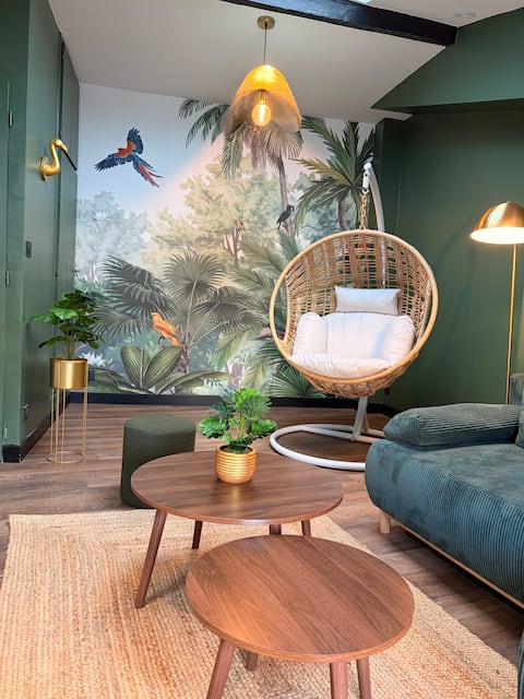 Top Airbnb: Tropical Escape - Change of scenery in the city center à Bourgoin Jallieu