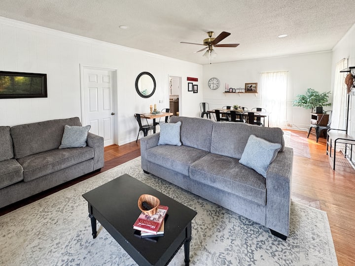 Dow Cottage - Sleeps 9 - Nauvoo, IL
