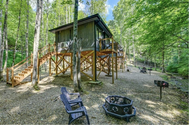 Buzz & Bloom Treehouse Overlooking The Creek - Cosby