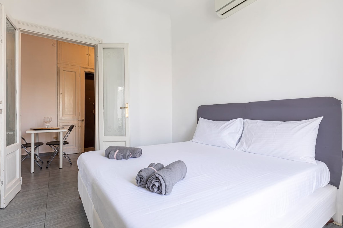 Curated visual reference: Customization Suite Wlan Apartment Reference: Mailand Zentrum Design Suite Mit Balkon Und Wlan