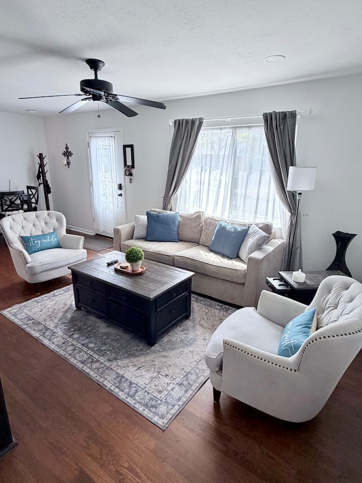 Spacious 3br For 6• Pet-friendly• Parking Included - Denver, CO
