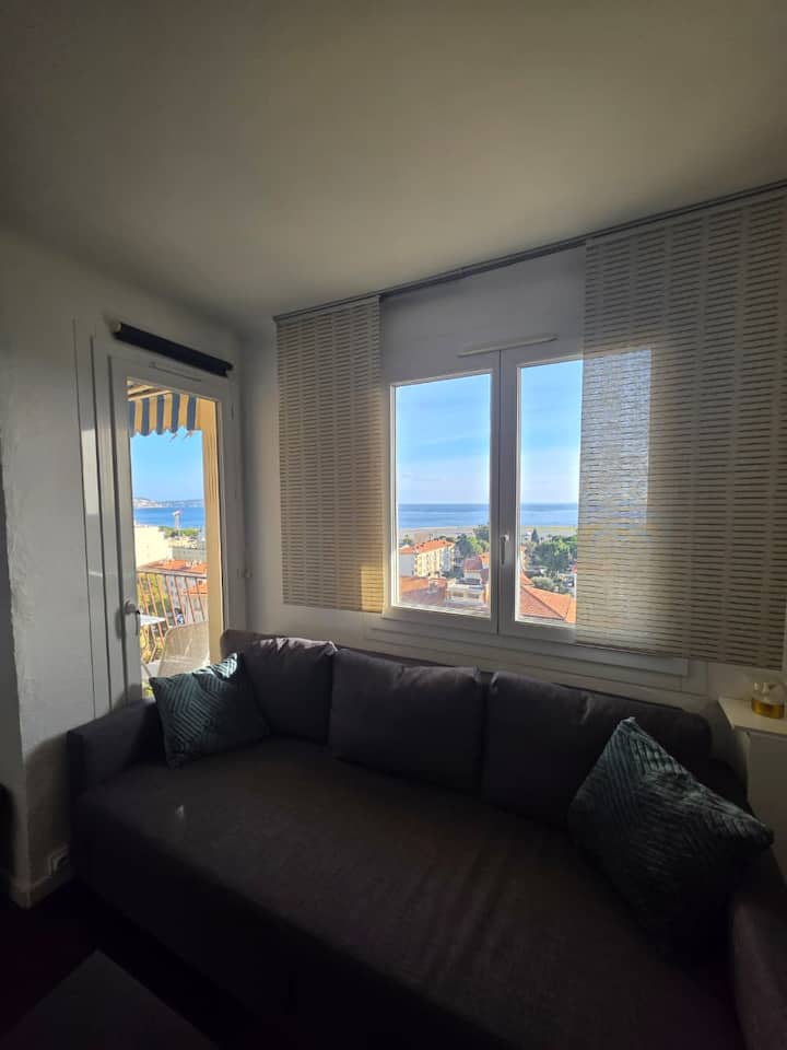 Wake Up To The Sea - Côte D'azur Apartment In Nice - Cagnes-sur-Mer
