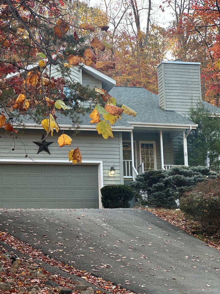 Sleeps12, Ski, Golf, Waterpark, Game Room, Hot-tub - Massanutten, VA